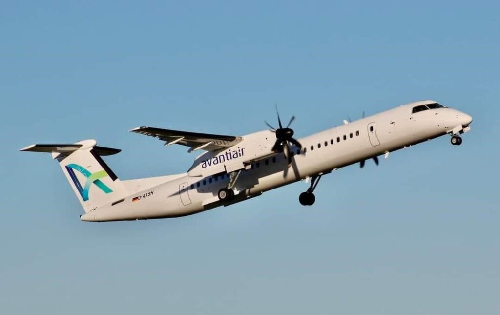 Ein Flugzeug der Avanti-Air in der Luft