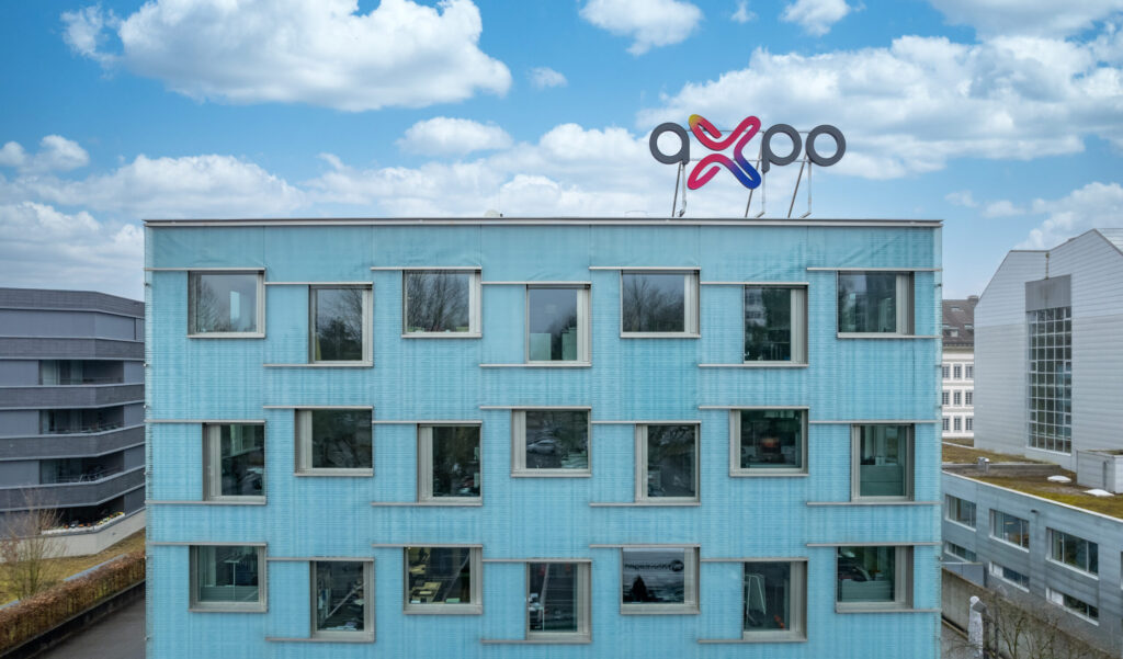 Axpo-Logo auf einem Gebäude