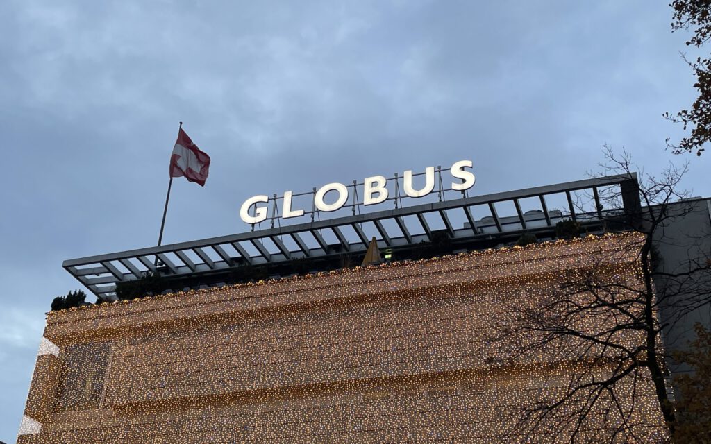 Logo von Globus an der Zürcher Bahnhofstrasse