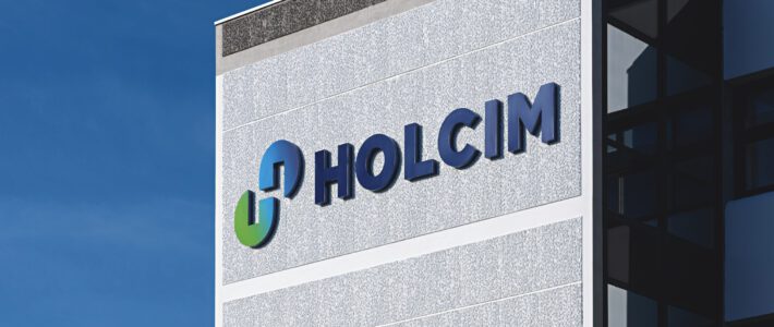 Holcim stärkt sein profitabelstes Standbein Logo von Holcim an einem Gebäude