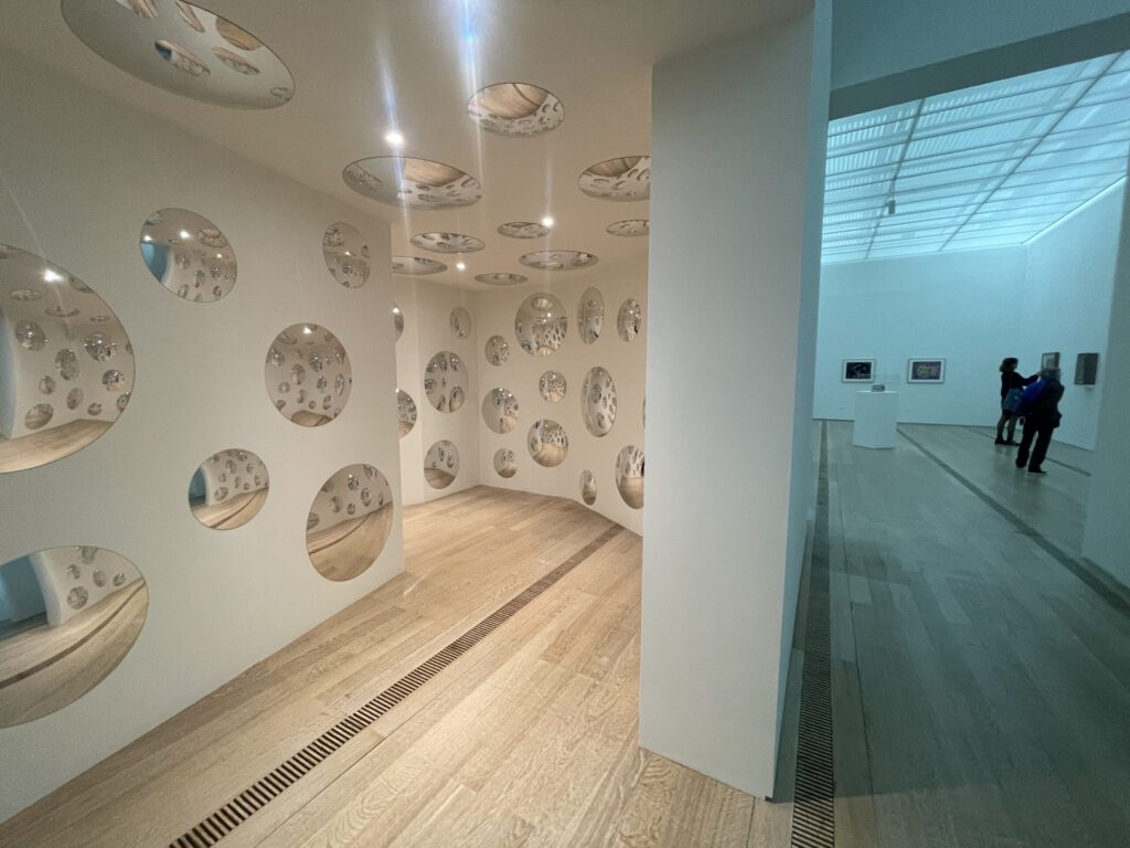 Spiegelräume von Kusama in der Fondation Beyeler