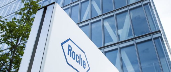 Roche und Novartis erzielen US-Pharma-Deals Roche-Logo an einem Firmengebäude