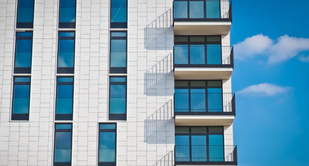 Ein Appartmenthaus mit modernen Wohnungen