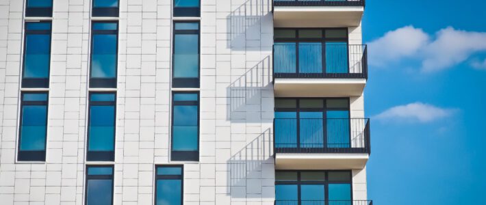 Karussell bei Mietwohnungen dreht sich schneller Ein Appartmenthaus mit modernen Wohnungen