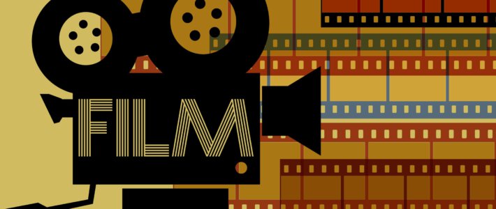 Ein Kinovorführapparat mit Filmen