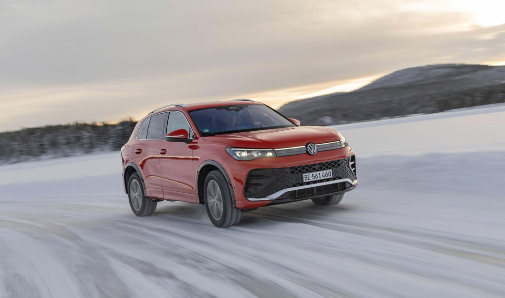 Ein VW Tiguan im Schnee