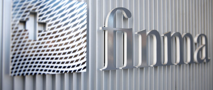 Finma zieht Bank MBaer den Stecker Logo der Eidgenössischen Finanzmarktaufsicht