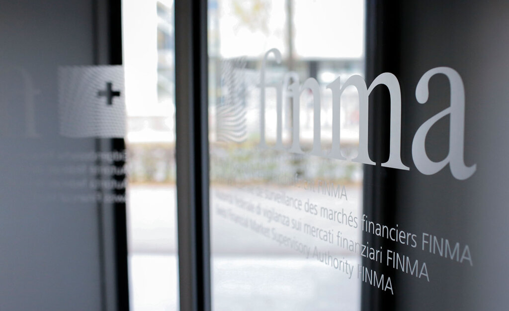 Logo der Finma an einer Türe