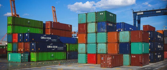 Container an einem Containerhafen