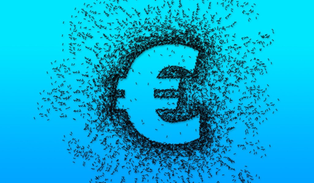 Ein Euro-Zeichen vor blauem Hintergrund