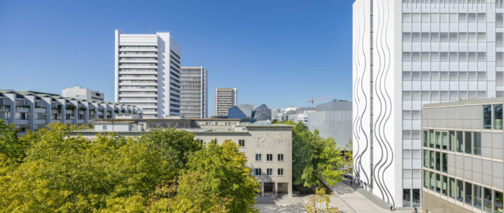 Fusionen bieten auch immer Chancen – wie Novartis zeigt Campus von Novartis in Basel mit neuen und historischen Gebäuden