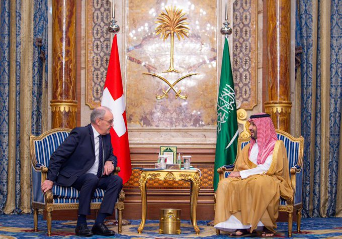 Guy Parmelin mit Mohammed bin Salman in Saudiarabien