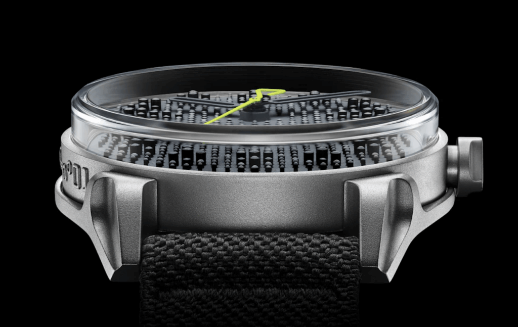 Eine Uhr der Marke Kollokium von der Seite