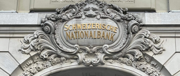 Neues System für Nationalbank-Aussschüttungen gefordert Logo der SNB am Sitz in Bern