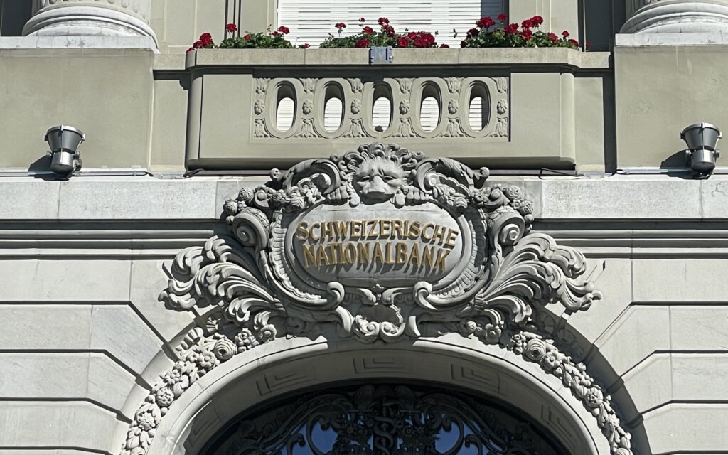 Logo der SNB am Gebäude in Bern