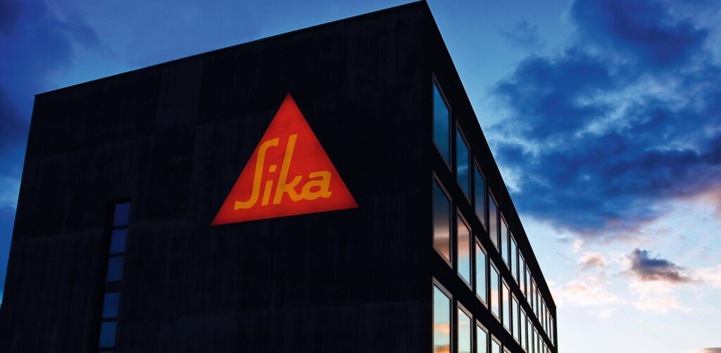 Logo von Sika an einem Gebäude
