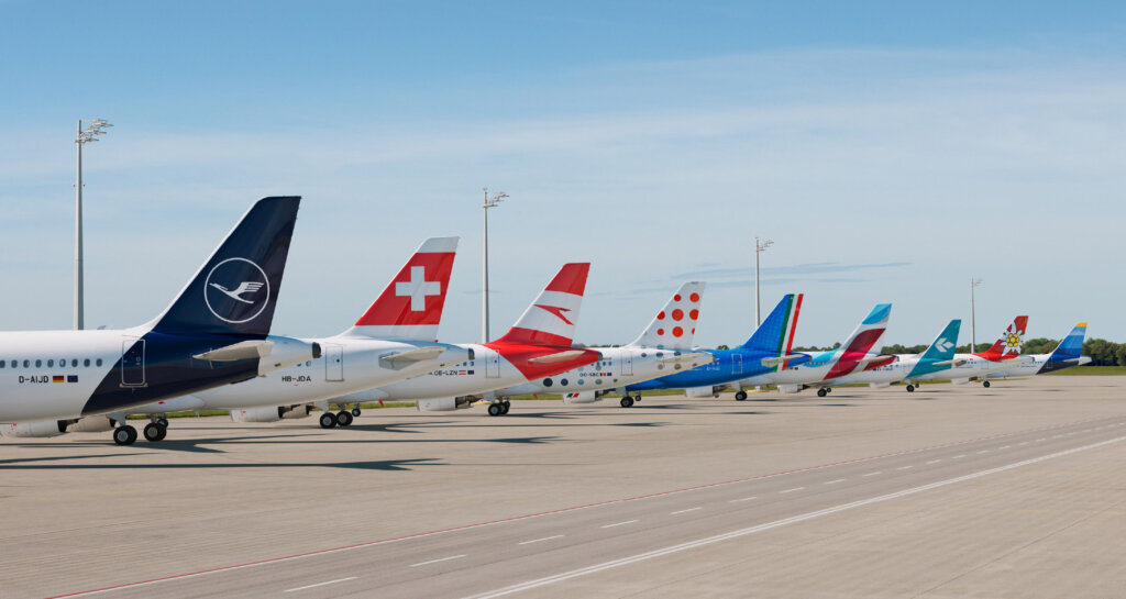 Flugzeuge der Lufthansa-Gruppe an einem Flughafen