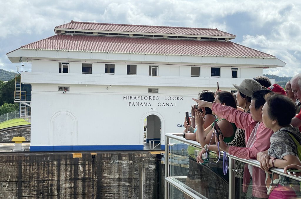 Besucher am Panamakanal