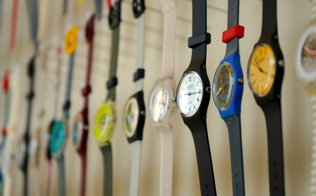 Swatch-Uhren in einem Geschäft