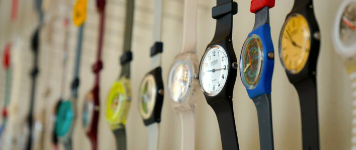 Swatch-Uhren in einem Geschäft