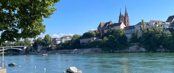 Basel-Stadt betritt steuerliches Neuland Blick über Basel-Stadt und den Rhein