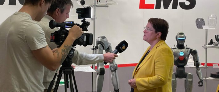 Martullo-Blocher dementiert Medienberichte Ems-Chemie-Chefin Magdalena Martullo-Blocher bei einem Interview