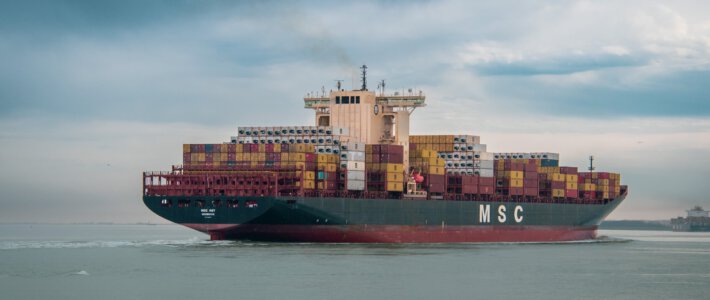 Schweizer Exporte explodieren Ein Containerschiff von MSC auf hoher See