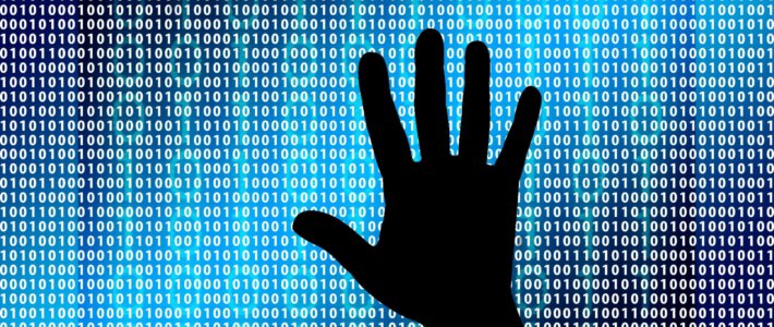 Neues Compliance-Problem beim Rüstungskonzern Ruag eine schwarze Hand vor Software-Code