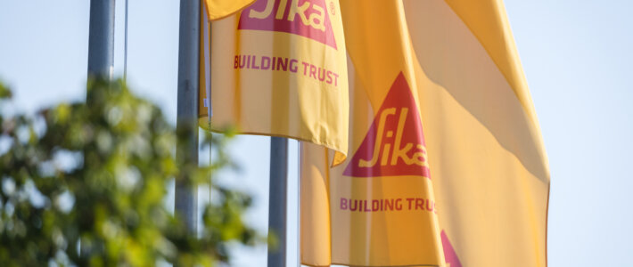 EU-Kommission bringt Sika in Bedrängnis Flaggen von Sika im Find