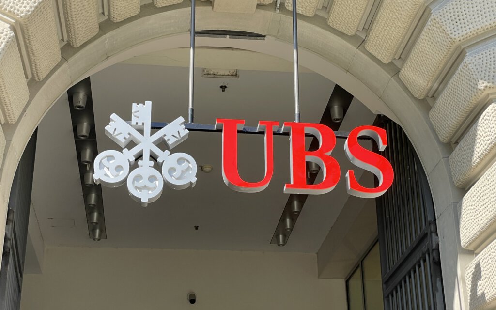 Logo der UBS am einstigen Hauptsitz der Credit Suisse am Zürcher Paradeplatz