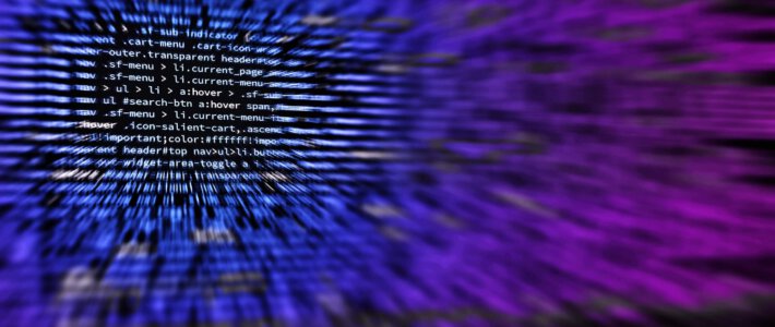 Bund schlampt über 10 Jahre bei IT-Projekten Software-Code in unterschiedlichen Farben