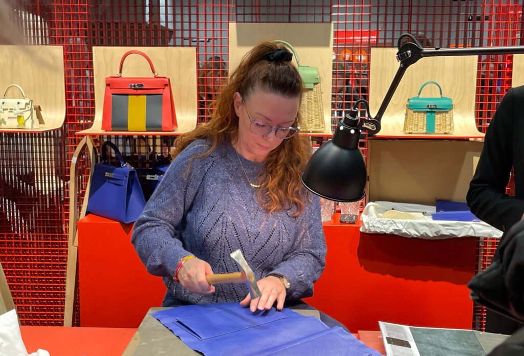 Herstellung einer Handtasche von Hermès bei einer Präsentation in Zürich