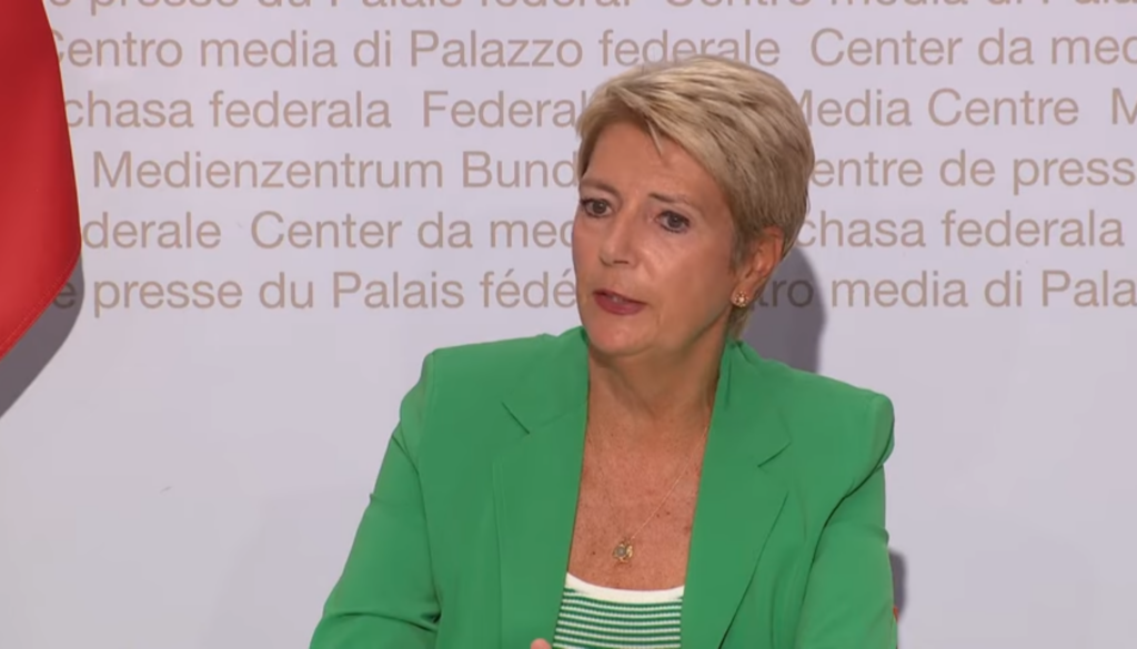 Finanzministerin Karin Keller-Sutter vor den Medien