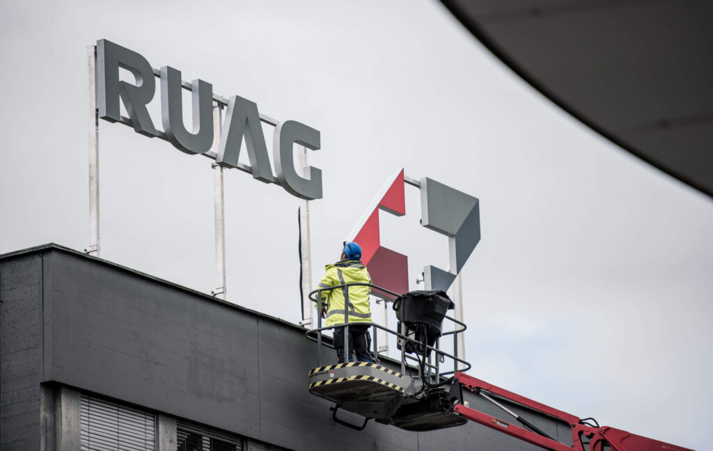 Logo des staatlichen Rüstungskonzerns auf einem Gebäude in Emmen