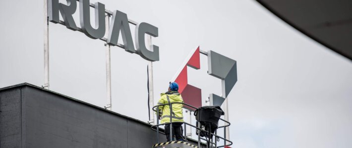 VBS deckt Lösegeldzahlung der Ruag Logo des staatlichen Rüstungskonzerns auf einem Gebäude in Emmen