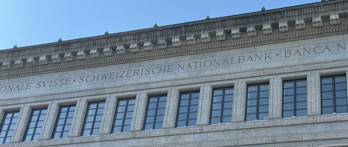 Zürich stuft Nationalbank als unbedeutend ein Schriftzug der Schweizerischen Nationalbank am Gebäude in Zürich
