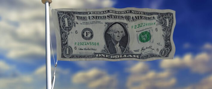 USA greifen heftig in Devisenmärkte ein Ein Dollar an einem Fahnenmast
