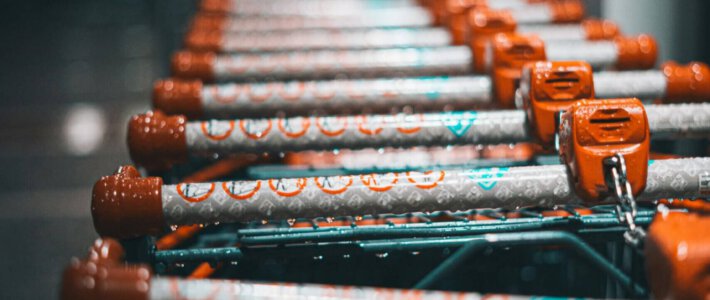 Teuerung zieht sich abermals zurück Einkaufskörbe in einem Supermarkt