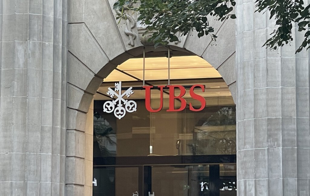 Logo der UBS an der Zürcher Bahnhofstrasse