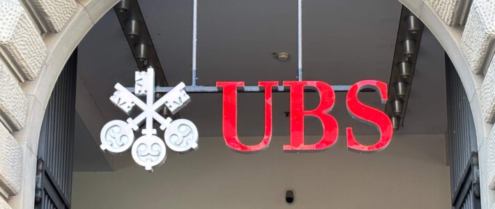 UBS sieht China als grösste Herausforderung Logo der Grossbank UBS am Zürcher Paradeplatz