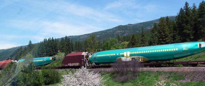 Schweizer Forscher rezyklieren Züge und Flugzeuge Ein Zug mit Flugzeugteilen
