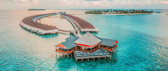 Schweizer zieht es in entfernte Sonnenziele Ein Ferienresort auf den Malediven