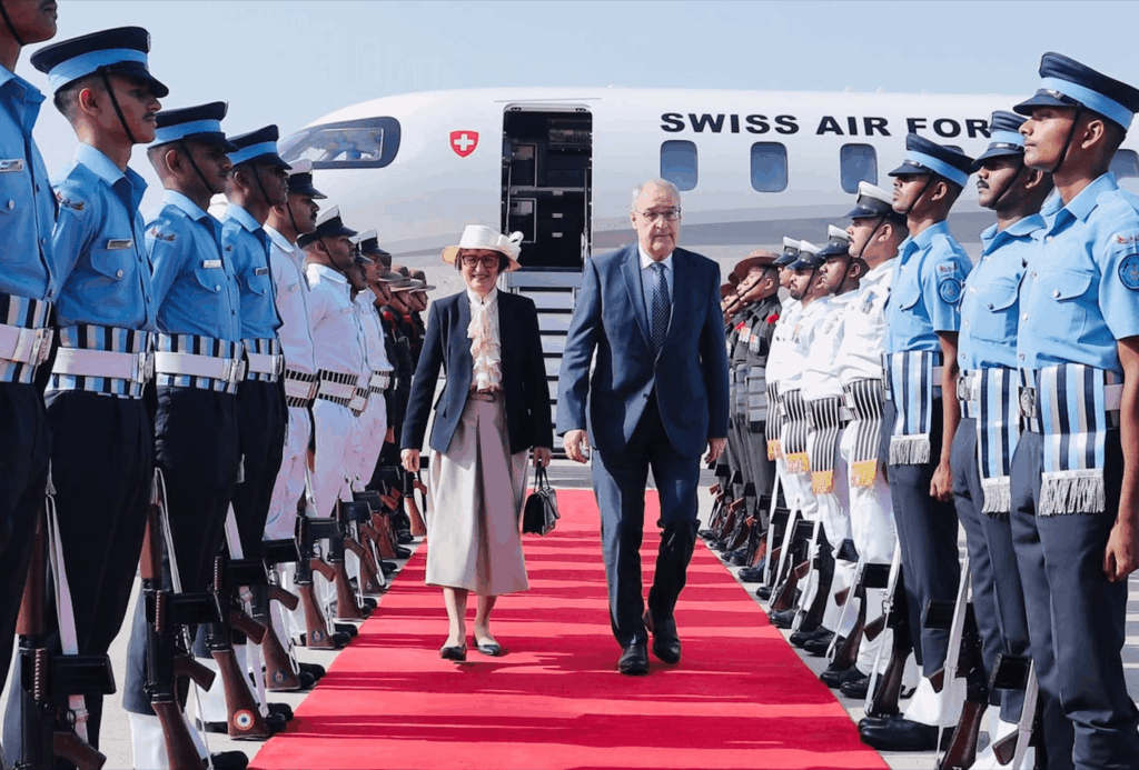 Bundespräsident Guy Parmelin mit seiner Frau beim Empfang in Indien