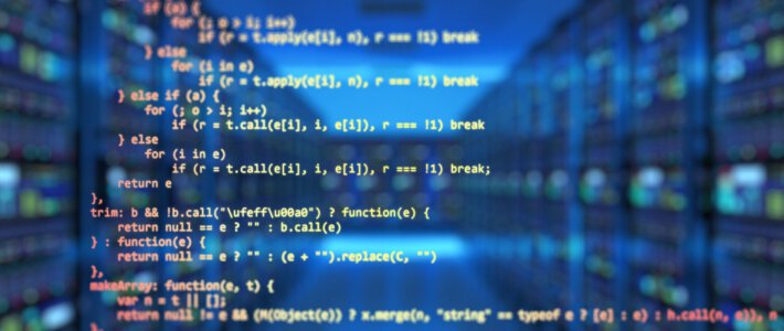 Nächstes IT-Projekt läuft beim Bund aus dem Ruder Software-Code vor Servern
