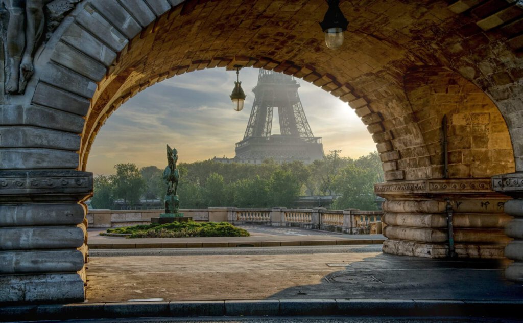 Ein Blick auf den Eiffelturm in Paris